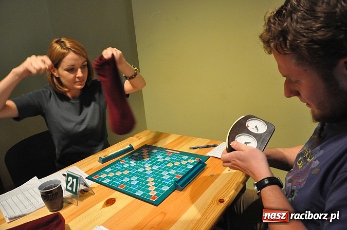 Zdjęcie w galerii na portalu naszraciborz.pl: Trwa wielkie V raciborskie w scrabble granie wiadomości z regionu