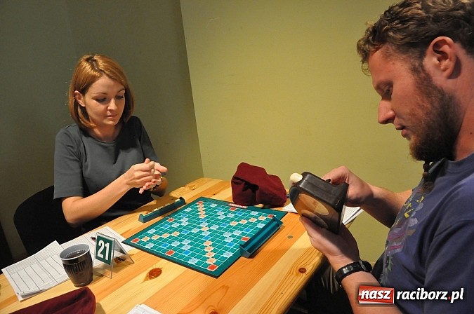 Zdjęcie w galerii na portalu naszraciborz.pl: Trwa wielkie V raciborskie w scrabble granie wiadomości z regionu