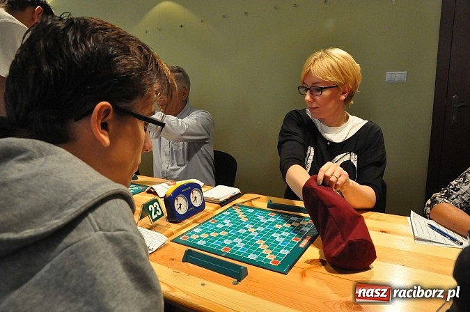 Zdjęcie w galerii na portalu naszraciborz.pl: Trwa wielkie V raciborskie w scrabble granie wiadomości z regionu