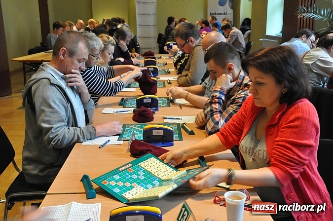 Zdjęcie w galerii na portalu naszraciborz.pl: Trwa wielkie V raciborskie w scrabble granie wiadomości z regionu