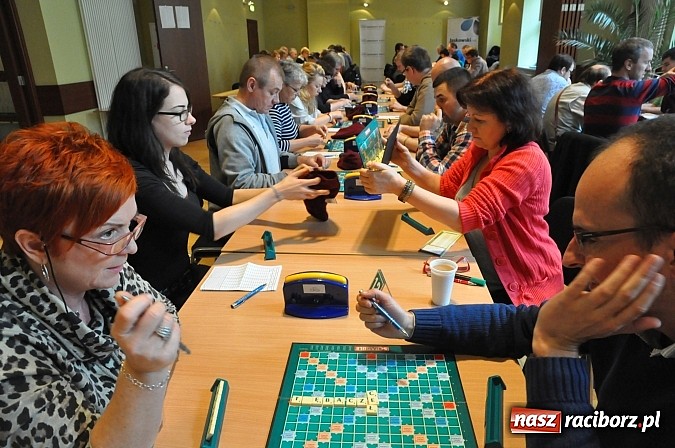 Zdjęcie w galerii na portalu naszraciborz.pl: Trwa wielkie V raciborskie w scrabble granie wiadomości z regionu