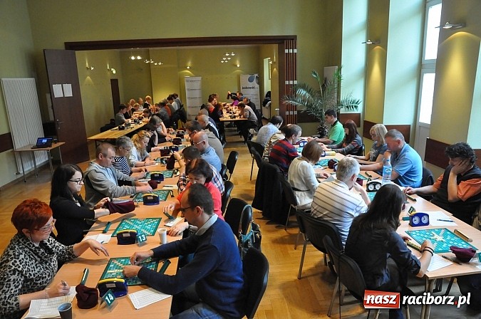 Zdjęcie w galerii na portalu naszraciborz.pl: Trwa wielkie V raciborskie w scrabble granie wiadomości z regionu