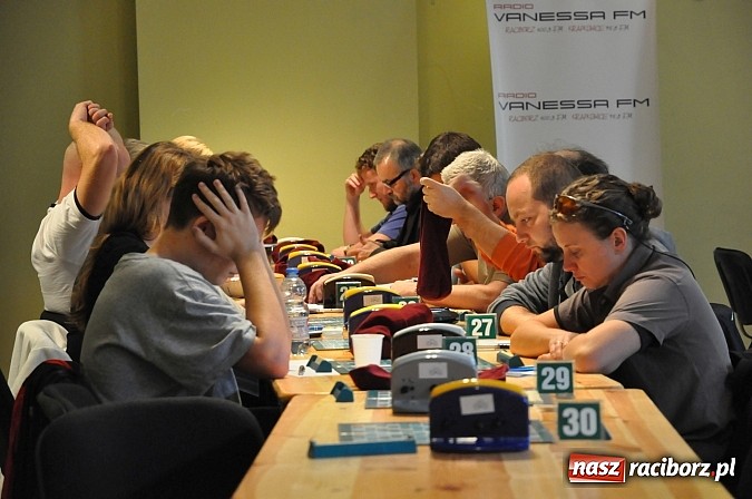 Zdjęcie w galerii na portalu naszraciborz.pl: Trwa wielkie V raciborskie w scrabble granie wiadomości z regionu