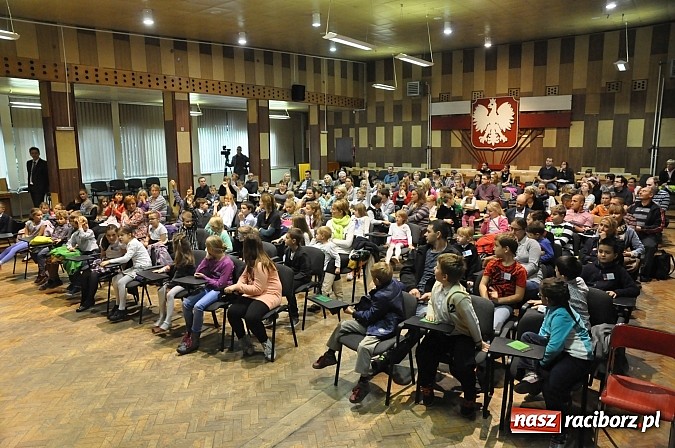 Zdjęcie w galerii na portalu naszraciborz.pl: Najmłodsi raciborscy żacy rozpoczęli swój rok akademicki wiadomości z regionu