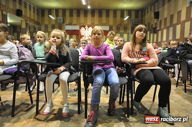 Zdjęcie w galerii na portalu naszraciborz.pl: Najmłodsi raciborscy żacy rozpoczęli swój rok akademicki wiadomości z regionu