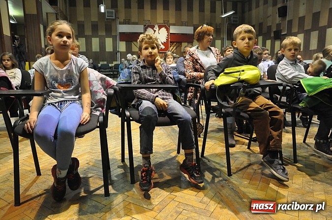 Zdjęcie w galerii na portalu naszraciborz.pl: Najmłodsi raciborscy żacy rozpoczęli swój rok akademicki wiadomości z regionu