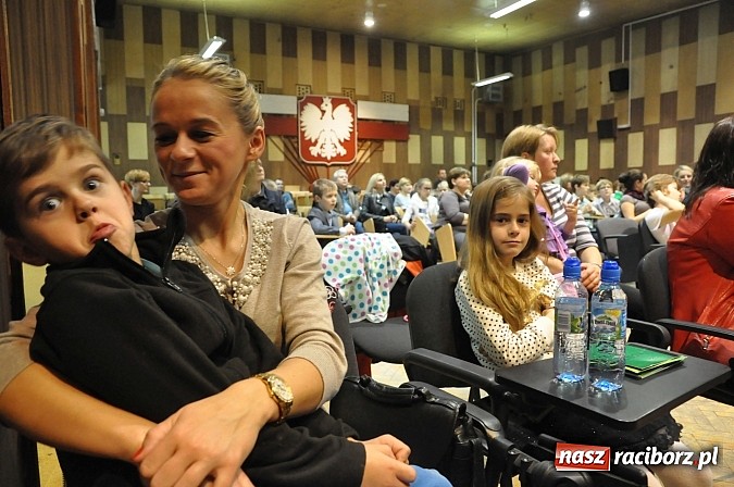Zdjęcie w galerii na portalu naszraciborz.pl: Najmłodsi raciborscy żacy rozpoczęli swój rok akademicki wiadomości z regionu