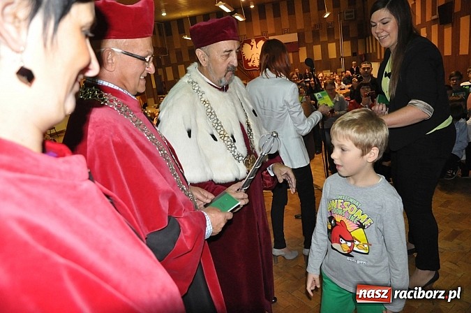 Zdjęcie w galerii na portalu naszraciborz.pl: Najmłodsi raciborscy żacy rozpoczęli swój rok akademicki wiadomości z regionu