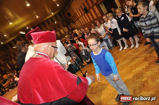 Zdjęcie w galerii na portalu naszraciborz.pl: Najmłodsi raciborscy żacy rozpoczęli swój rok akademicki wiadomości z regionu