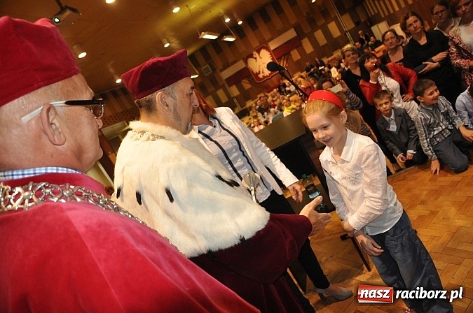 Zdjęcie w galerii na portalu naszraciborz.pl: Najmłodsi raciborscy żacy rozpoczęli swój rok akademicki wiadomości z regionu
