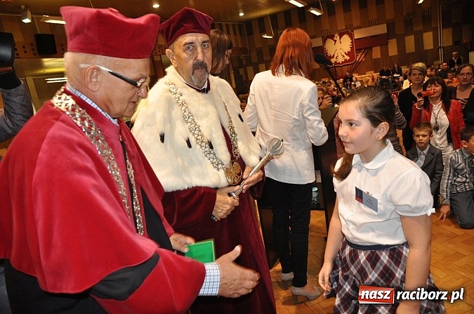Zdjęcie w galerii na portalu naszraciborz.pl: Najmłodsi raciborscy żacy rozpoczęli swój rok akademicki wiadomości z regionu