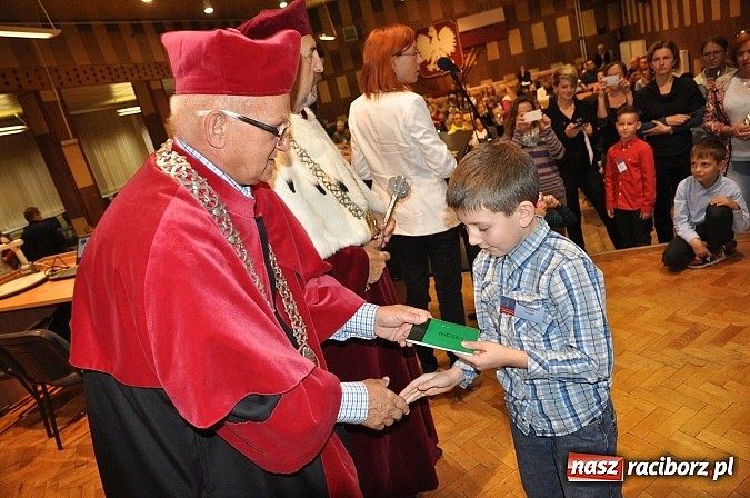 Zdjęcie w galerii na portalu naszraciborz.pl: Najmłodsi raciborscy żacy rozpoczęli swój rok akademicki wiadomości z regionu
