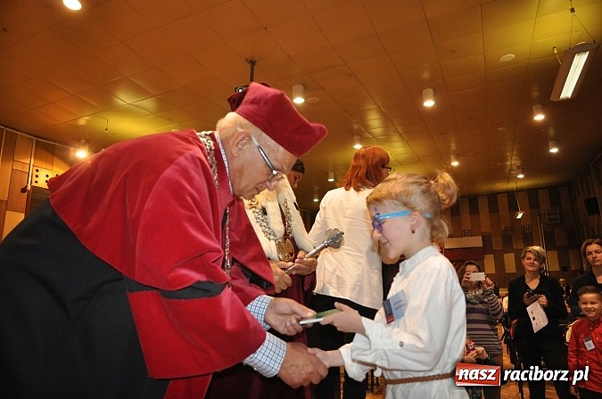 Zdjęcie w galerii na portalu naszraciborz.pl: Najmłodsi raciborscy żacy rozpoczęli swój rok akademicki wiadomości z regionu