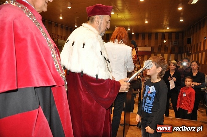 Zdjęcie w galerii na portalu naszraciborz.pl: Najmłodsi raciborscy żacy rozpoczęli swój rok akademicki wiadomości z regionu