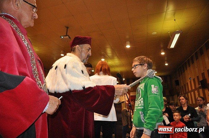 Zdjęcie w galerii na portalu naszraciborz.pl: Najmłodsi raciborscy żacy rozpoczęli swój rok akademicki wiadomości z regionu