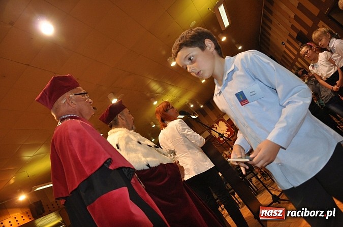 Zdjęcie w galerii na portalu naszraciborz.pl: Najmłodsi raciborscy żacy rozpoczęli swój rok akademicki wiadomości z regionu