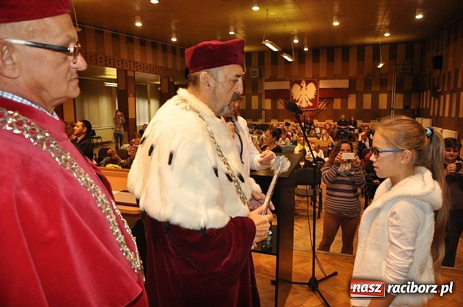 Zdjęcie w galerii na portalu naszraciborz.pl: Najmłodsi raciborscy żacy rozpoczęli swój rok akademicki wiadomości z regionu