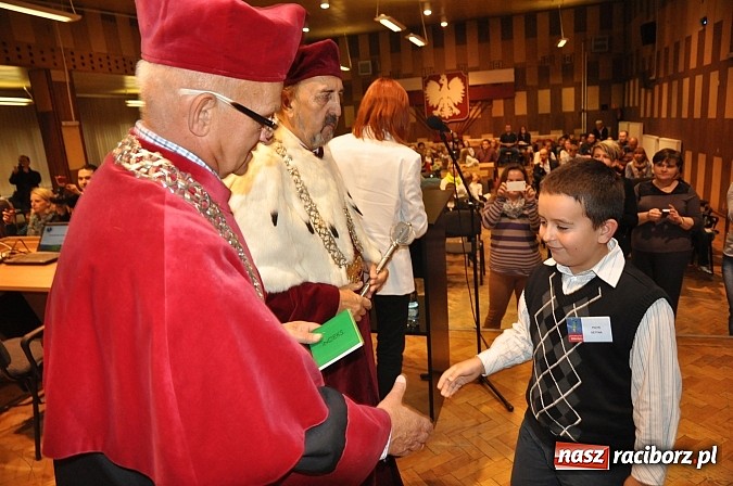 Zdjęcie w galerii na portalu naszraciborz.pl: Najmłodsi raciborscy żacy rozpoczęli swój rok akademicki wiadomości z regionu