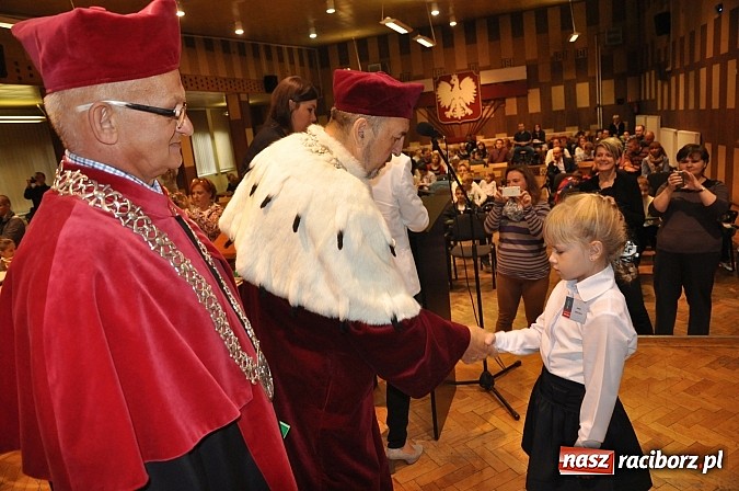 Zdjęcie w galerii na portalu naszraciborz.pl: Najmłodsi raciborscy żacy rozpoczęli swój rok akademicki wiadomości z regionu