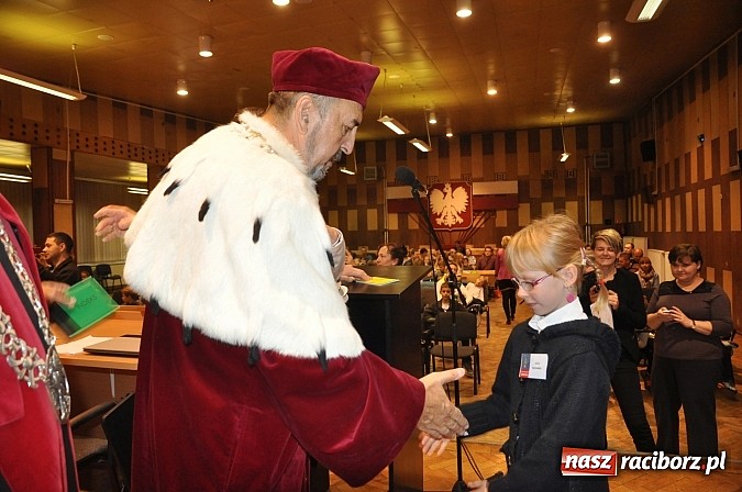 Zdjęcie w galerii na portalu naszraciborz.pl: Najmłodsi raciborscy żacy rozpoczęli swój rok akademicki wiadomości z regionu