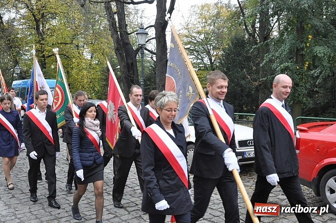 Zdjęcie w galerii na portalu naszraciborz.pl: Polskie sokoły zjechały na raciborski zamek wiadomości z regionu