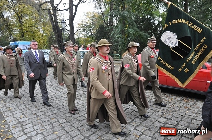 Zdjęcie w galerii na portalu naszraciborz.pl: Polskie sokoły zjechały na raciborski zamek wiadomości z regionu