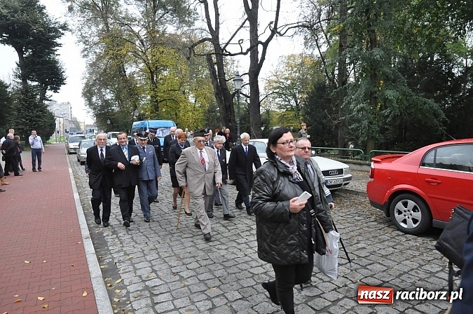 Zdjęcie w galerii na portalu naszraciborz.pl: Polskie sokoły zjechały na raciborski zamek wiadomości z regionu