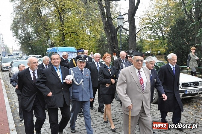 Zdjęcie w galerii na portalu naszraciborz.pl: Polskie sokoły zjechały na raciborski zamek wiadomości z regionu