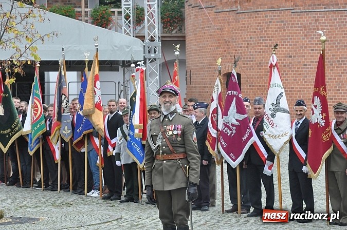 Zdjęcie w galerii na portalu naszraciborz.pl: Polskie sokoły zjechały na raciborski zamek wiadomości z regionu