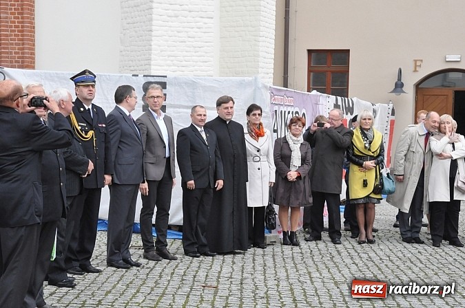 Zdjęcie w galerii na portalu naszraciborz.pl: Polskie sokoły zjechały na raciborski zamek wiadomości z regionu