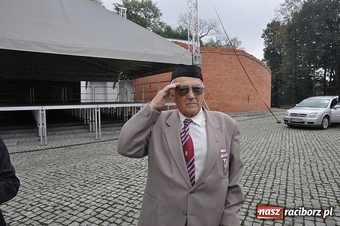 Zdjęcie w galerii na portalu naszraciborz.pl: Polskie sokoły zjechały na raciborski zamek wiadomości z regionu