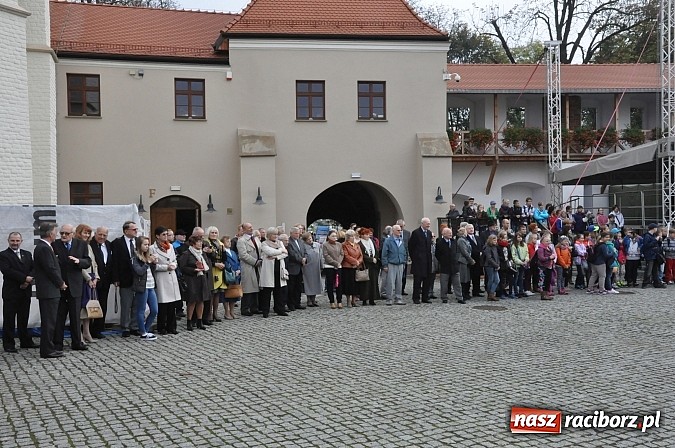 Zdjęcie w galerii na portalu naszraciborz.pl: Polskie sokoły zjechały na raciborski zamek wiadomości z regionu
