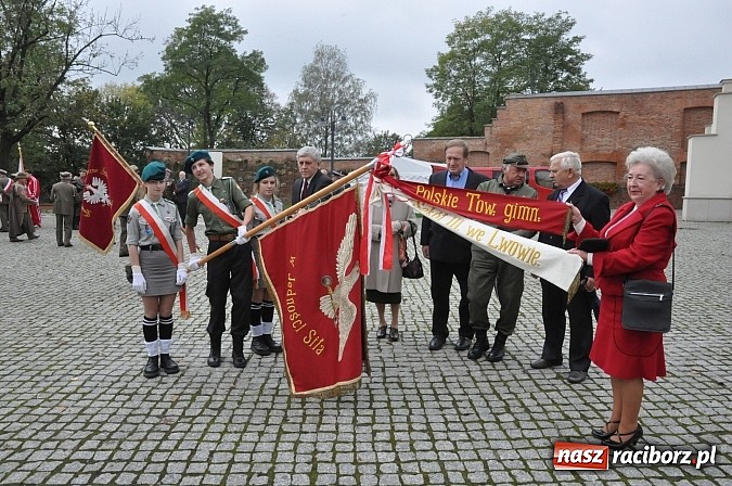 Zdjęcie w galerii na portalu naszraciborz.pl: Polskie sokoły zjechały na raciborski zamek wiadomości z regionu