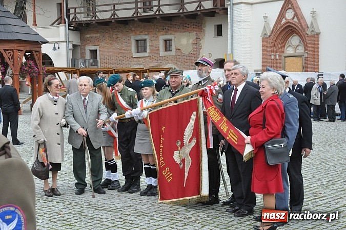 Zdjęcie w galerii na portalu naszraciborz.pl: Polskie sokoły zjechały na raciborski zamek wiadomości z regionu