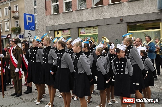 Zdjęcie w galerii na portalu naszraciborz.pl: Polskie sokoły zjechały na raciborski zamek wiadomości z regionu