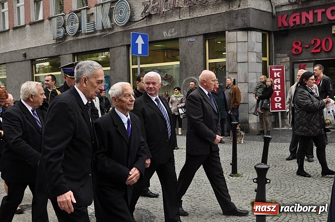 Zdjęcie w galerii na portalu naszraciborz.pl: Polskie sokoły zjechały na raciborski zamek wiadomości z regionu