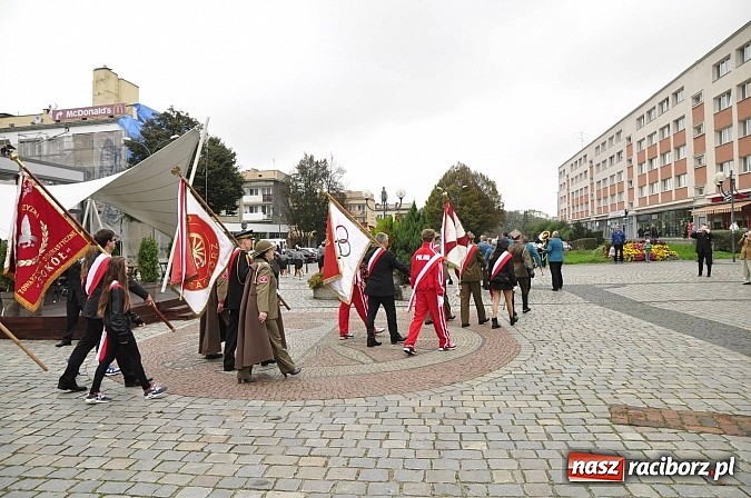 Zdjęcie w galerii na portalu naszraciborz.pl: Polskie sokoły zjechały na raciborski zamek wiadomości z regionu