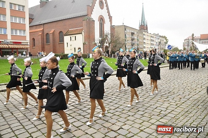 Zdjęcie w galerii na portalu naszraciborz.pl: Polskie sokoły zjechały na raciborski zamek wiadomości z regionu