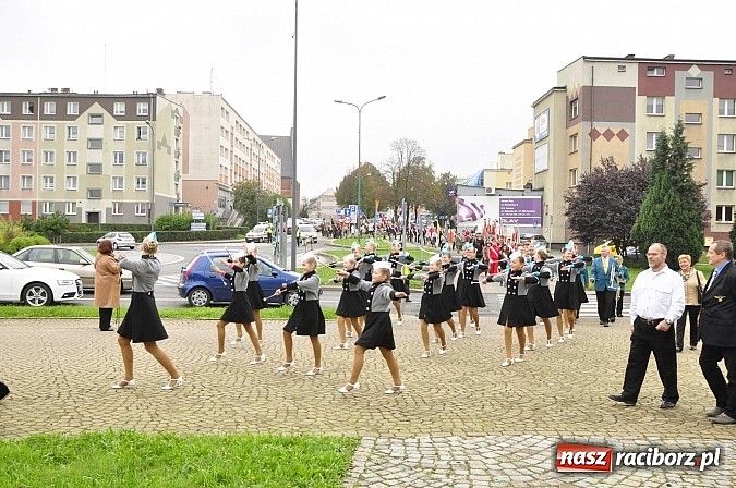 Zdjęcie w galerii na portalu naszraciborz.pl: Polskie sokoły zjechały na raciborski zamek wiadomości z regionu
