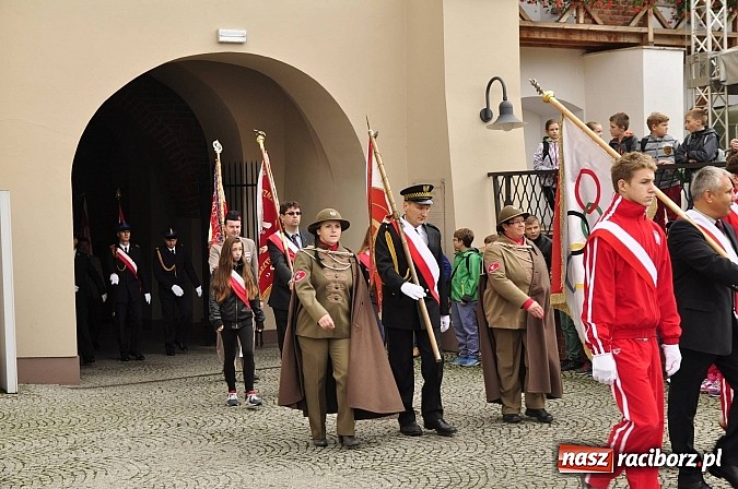 Zdjęcie w galerii na portalu naszraciborz.pl: Polskie sokoły zjechały na raciborski zamek wiadomości z regionu