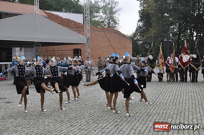 Zdjęcie w galerii na portalu naszraciborz.pl: Polskie sokoły zjechały na raciborski zamek wiadomości z regionu