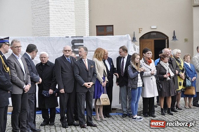 Zdjęcie w galerii na portalu naszraciborz.pl: Polskie sokoły zjechały na raciborski zamek wiadomości z regionu