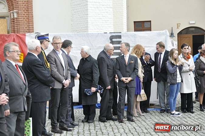 Zdjęcie w galerii na portalu naszraciborz.pl: Polskie sokoły zjechały na raciborski zamek wiadomości z regionu