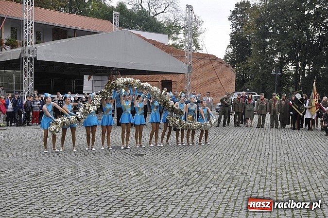 Zdjęcie w galerii na portalu naszraciborz.pl: Polskie sokoły zjechały na raciborski zamek wiadomości z regionu
