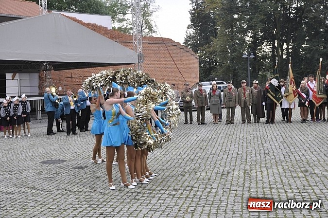 Zdjęcie w galerii na portalu naszraciborz.pl: Polskie sokoły zjechały na raciborski zamek wiadomości z regionu