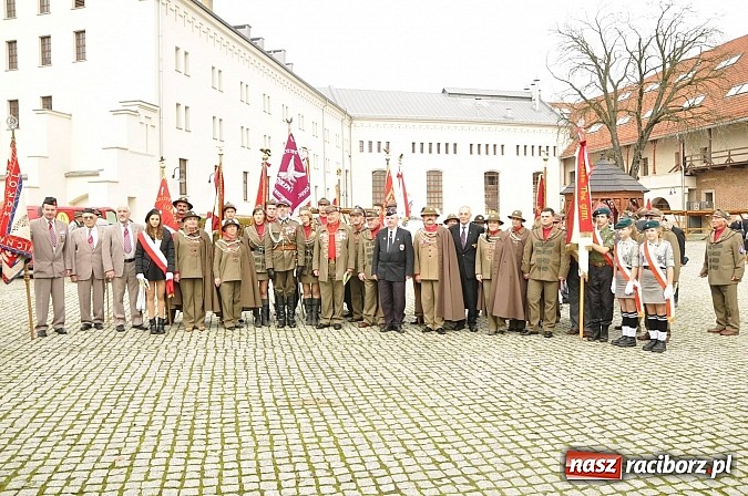 Zdjęcie w galerii na portalu naszraciborz.pl: Polskie sokoły zjechały na raciborski zamek wiadomości z regionu
