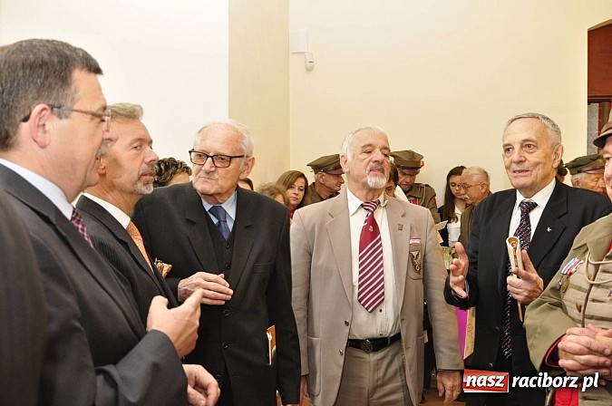 Zdjęcie w galerii na portalu naszraciborz.pl: Polskie sokoły zjechały na raciborski zamek wiadomości z regionu