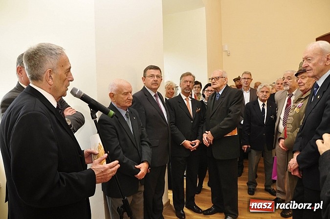 Zdjęcie w galerii na portalu naszraciborz.pl: Polskie sokoły zjechały na raciborski zamek wiadomości z regionu