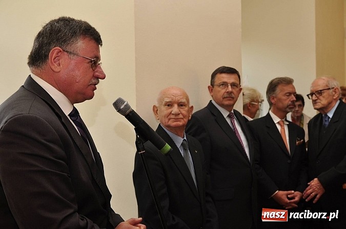 Zdjęcie w galerii na portalu naszraciborz.pl: Polskie sokoły zjechały na raciborski zamek wiadomości z regionu