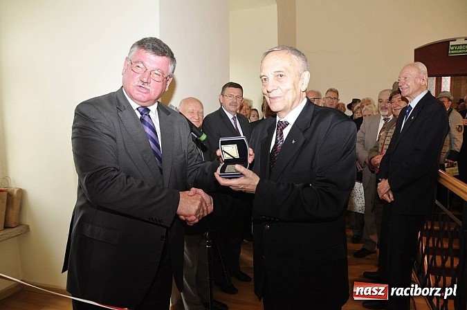 Zdjęcie w galerii na portalu naszraciborz.pl: Polskie sokoły zjechały na raciborski zamek wiadomości z regionu